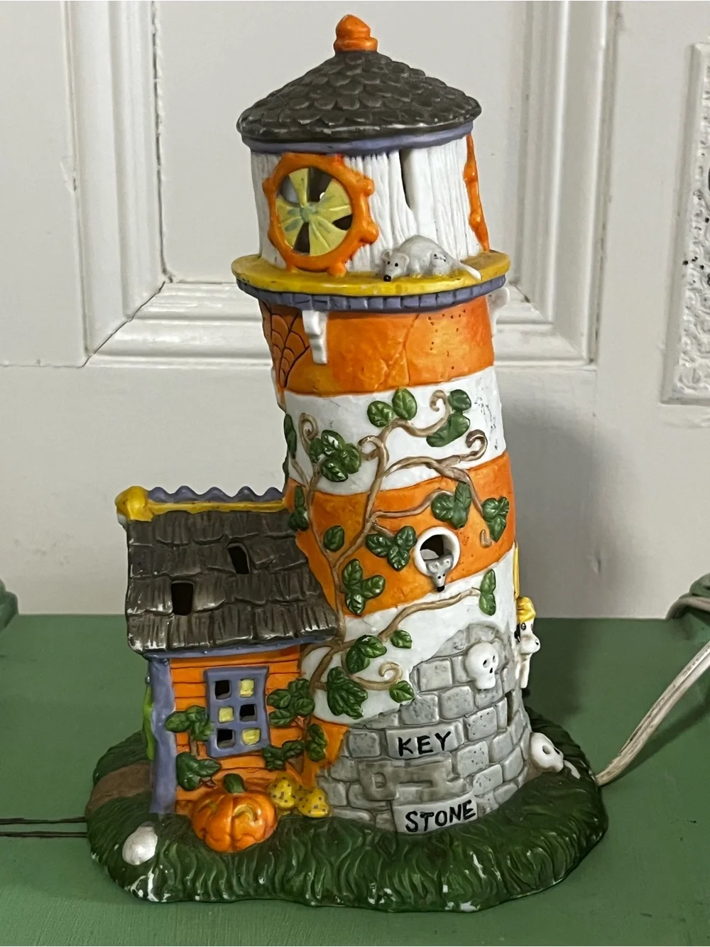 Widwest Halloween Cape Odd 19569-7 Ceramic Haunted Lighthouse Lamp